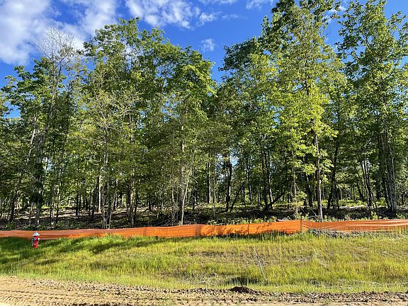 Wooded site located on a cul-de-sac