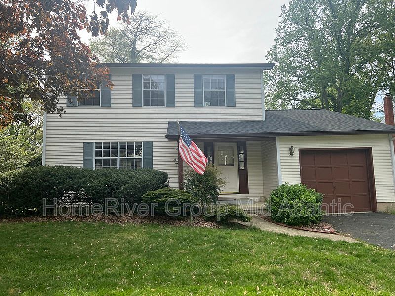 2nd image of 926 Marine Dr