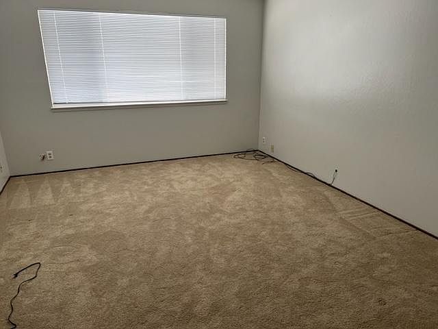1st image of 427 Richmond Dr #6