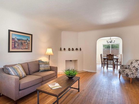 3rd image of 605 Girard Blvd NE