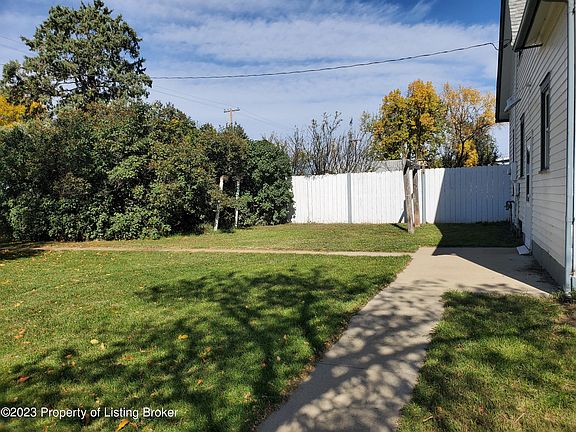 5th image of 1102 McKenzie St