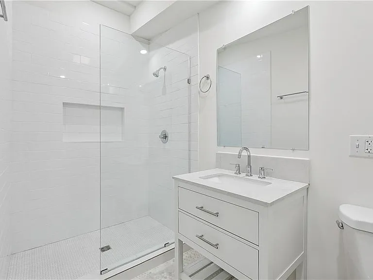 735 State St #D — Photo 10