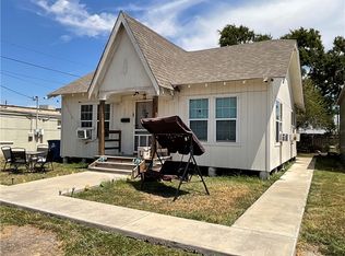 213 S McCall St, Sinton, TX 78387