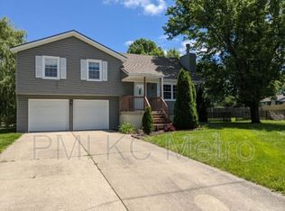 1921 NE Peters Cir, Lees Summit, MO 64086