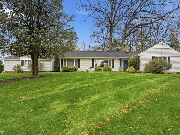 905 Mohawk Trl SW, Hartville, OH 44632