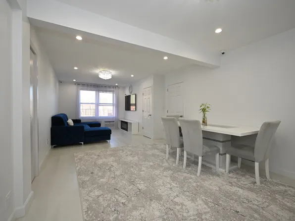 100-25 Queens Boulevard image 4 of 17