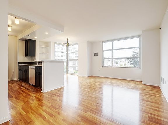3rd image of 1800 Washington St APT 413