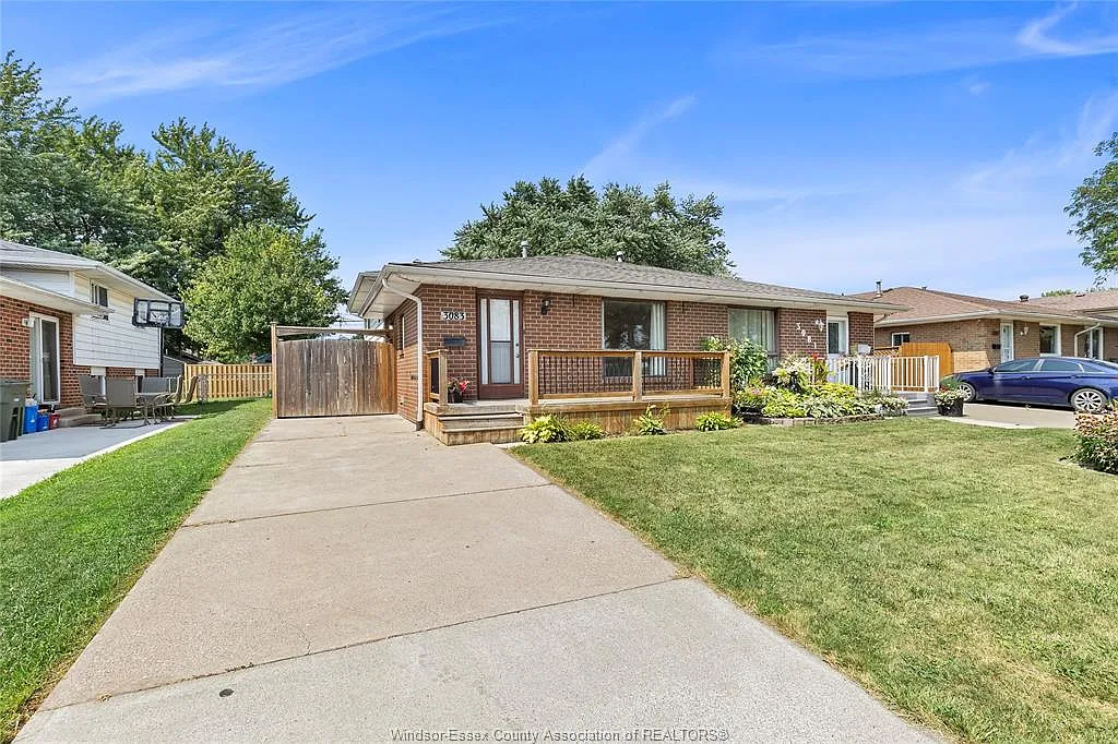 3 bed, 1.5 bath, $2,300 — Photo 1