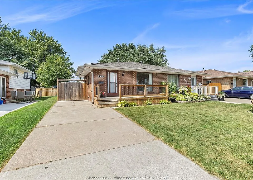 3083 Jefferson Blvd