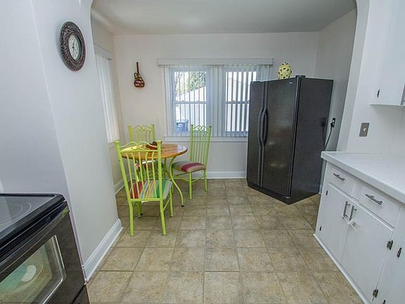 4th image of 2032 Belle Ave