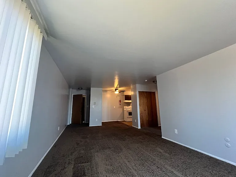 Dolson Arms Apartments — Photo 20