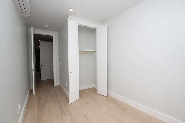 Rented by Nooklyn NYC LLC | media 102