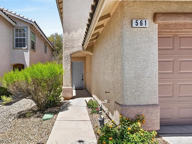 561 Aspen Leaf St — Photo 4