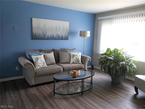 2nd image of 3695 Highmeadow Dr
