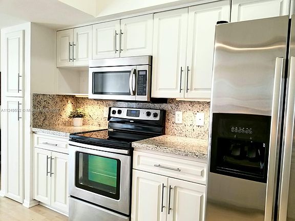 4th image of 3215 NE 184th St APT 14302