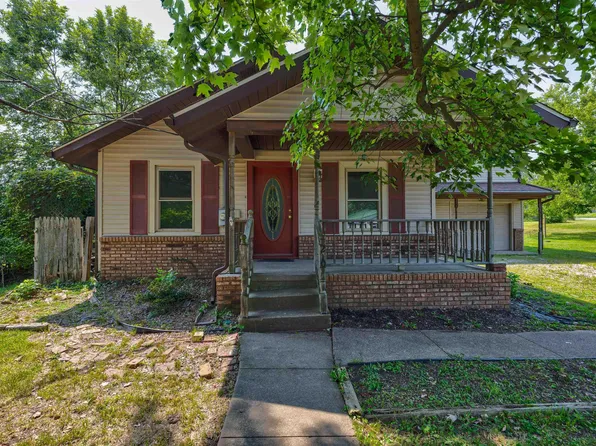 210 S East St, Oakland City, IN 47660