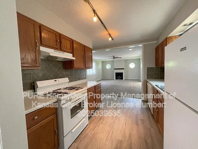 3 bed, 2.0 bath, 1192 sqft, $1,675 — Photo 3