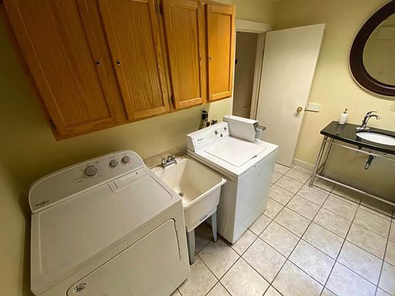 4th image of 572 Warren Rd #10
