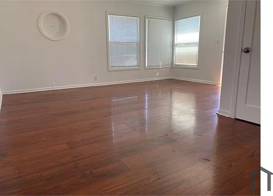 2 bed, 750 sqft, $2,912 — Photo 3
