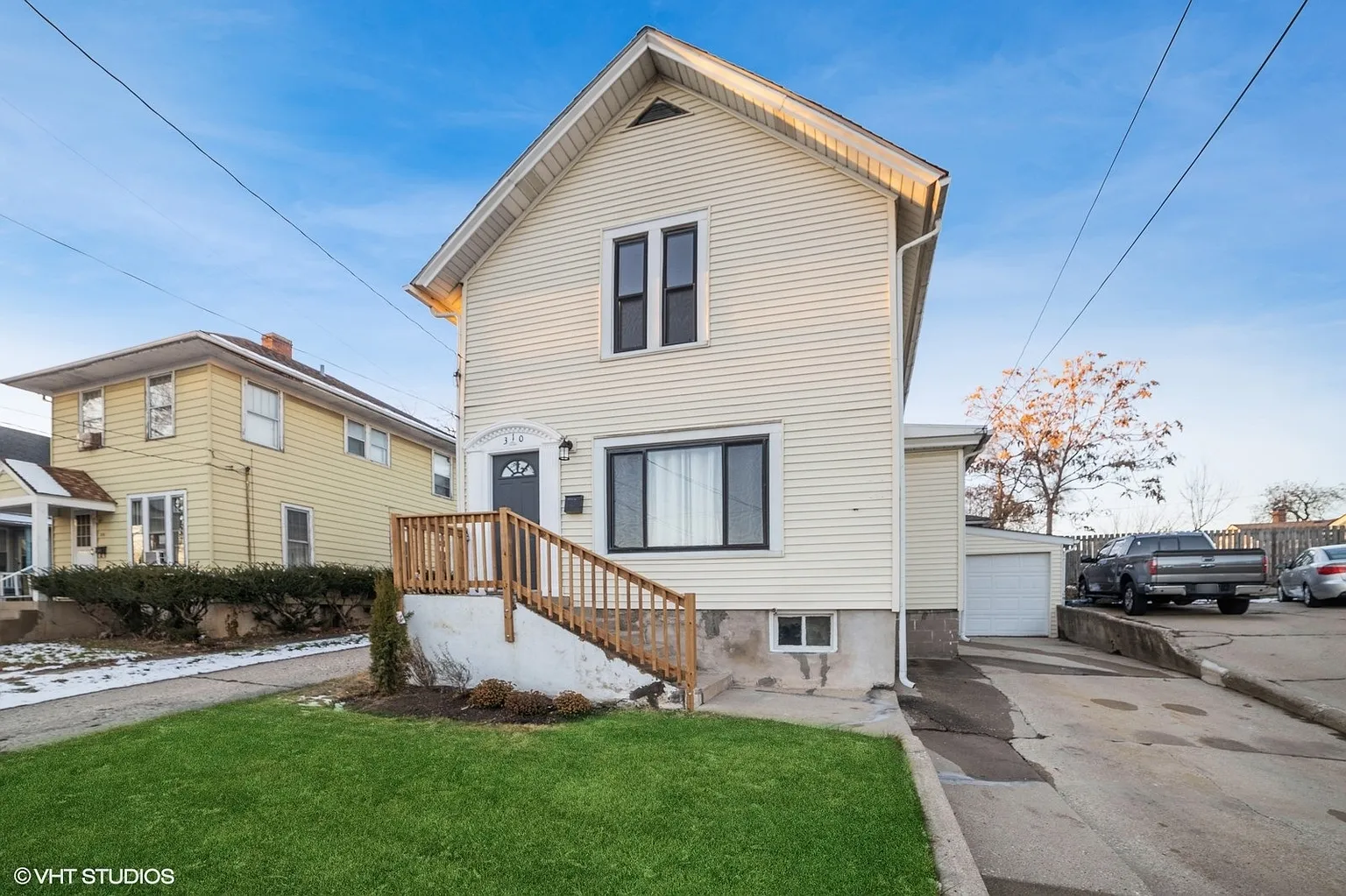 310 Mountain St photo 1
