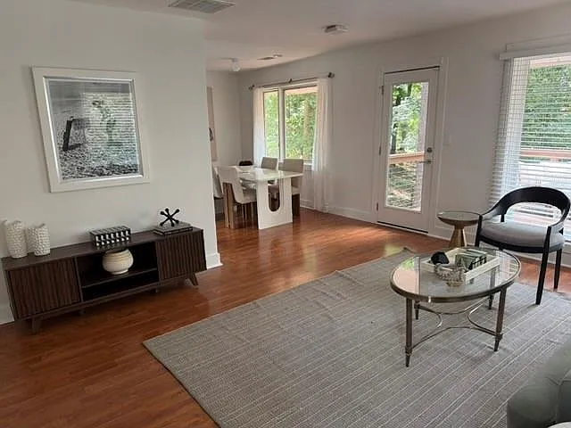 1685 Chevron Way — Photo 2