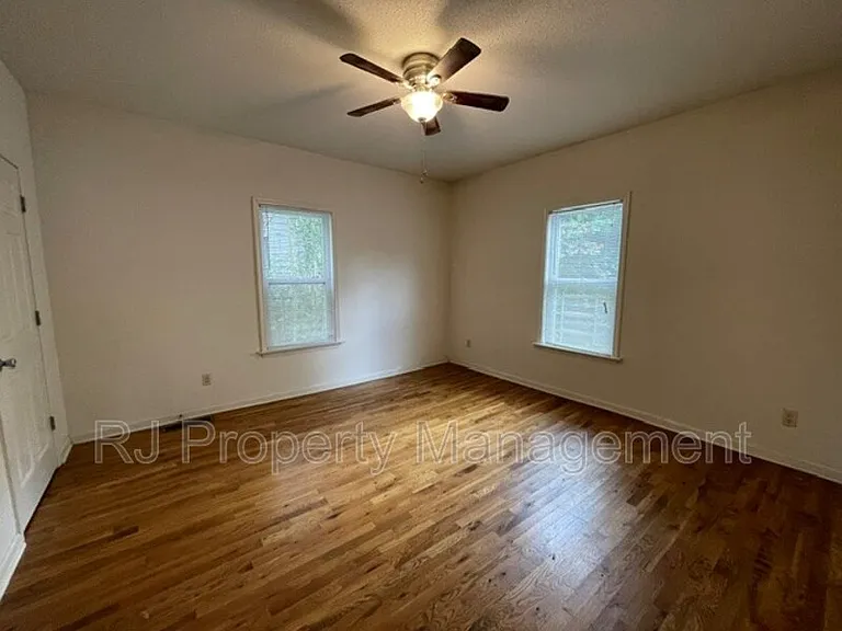 641 S Greer St — Photo 10