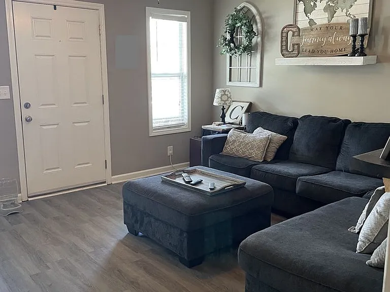 108 1/2 Riverview Dr — Photo 2