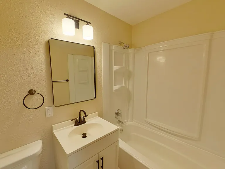 322 N Spruce St — Photo 6