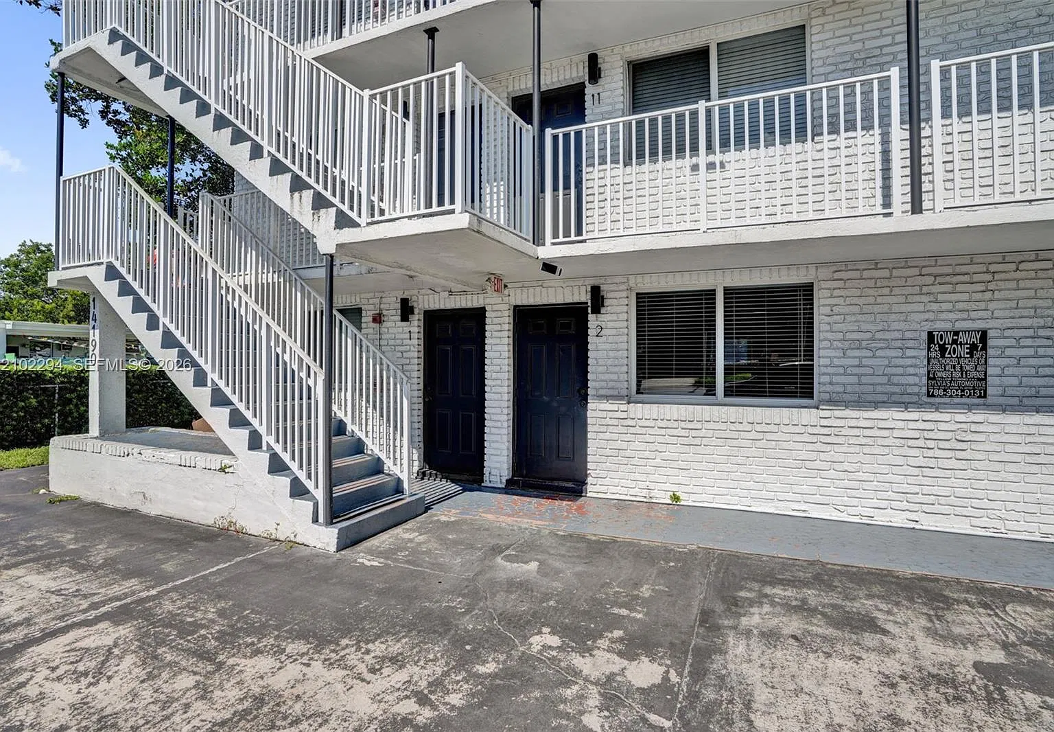 14190 W Dixie Hwy — Photo 2