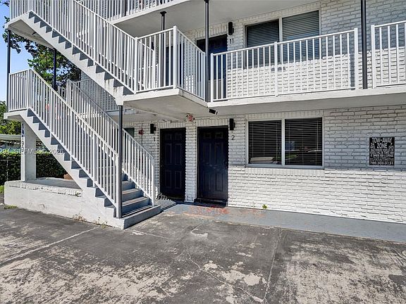 2nd image of 14190 W Dixie Hwy APT 2