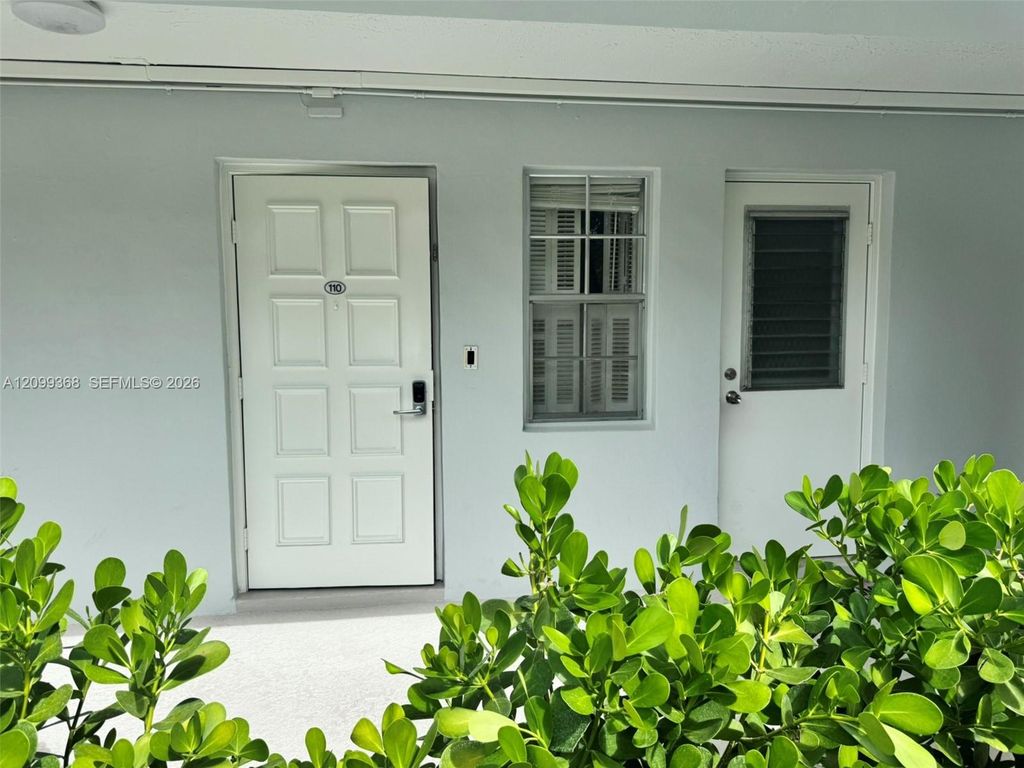 2940 N Course Dr APT 110, photo 4