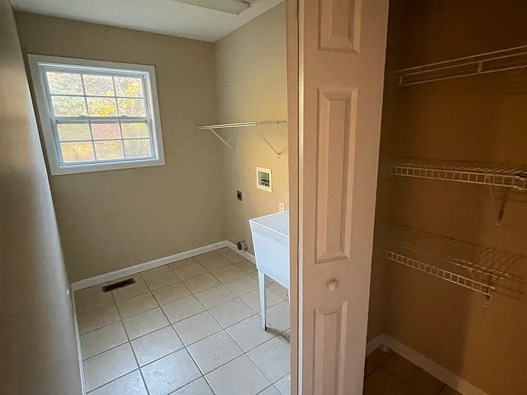 170 Robey Dr — Photo 3
