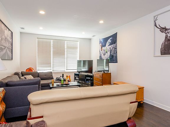 4th image of 3243 S Wells St Unit 2