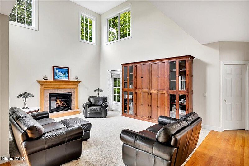 5th image of 2 Brookhaven Lane