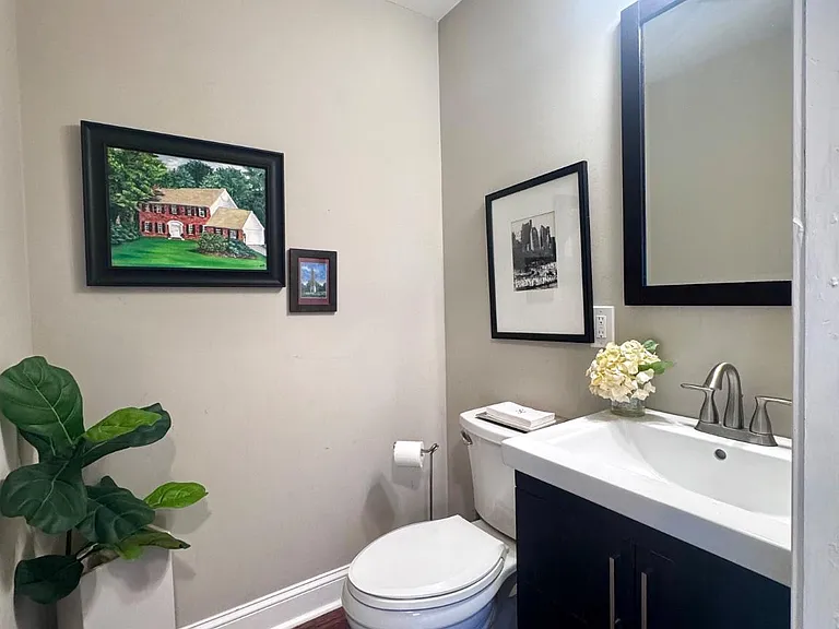 24 Thomas Ave — Photo 23