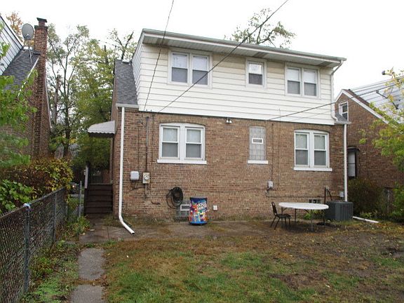 4th image of 18007 Oakwood Ave