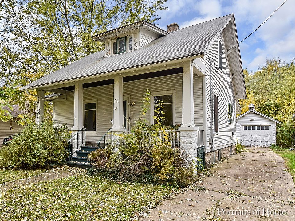 Front, Long side driveway to 1 car garage.