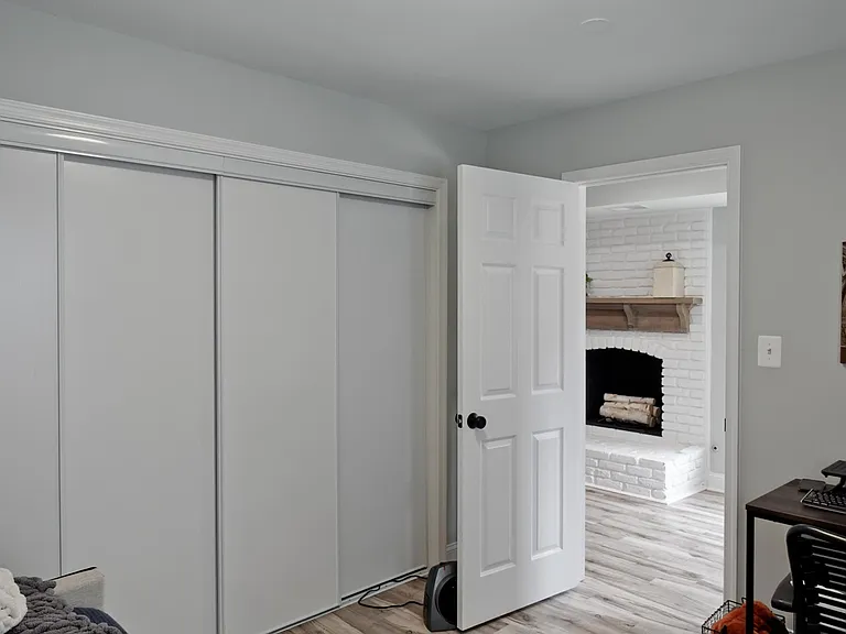 1315 N Lynnbrook Dr — Photo 3
