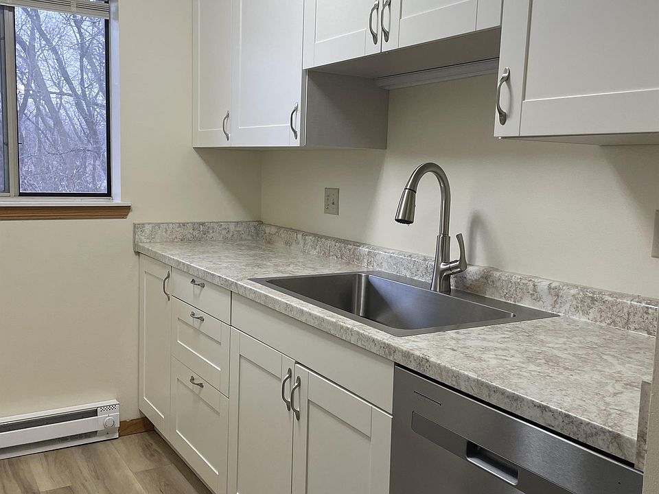 Wide Sink, Shaker Cabinets