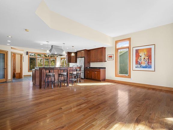 4th image of 747 Laureate DRIVE