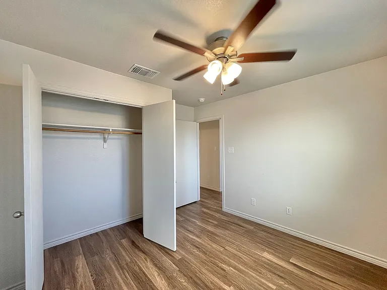 1708 Castroville Trl — Photo 18