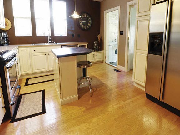 5th image of 6 Woodview Ct