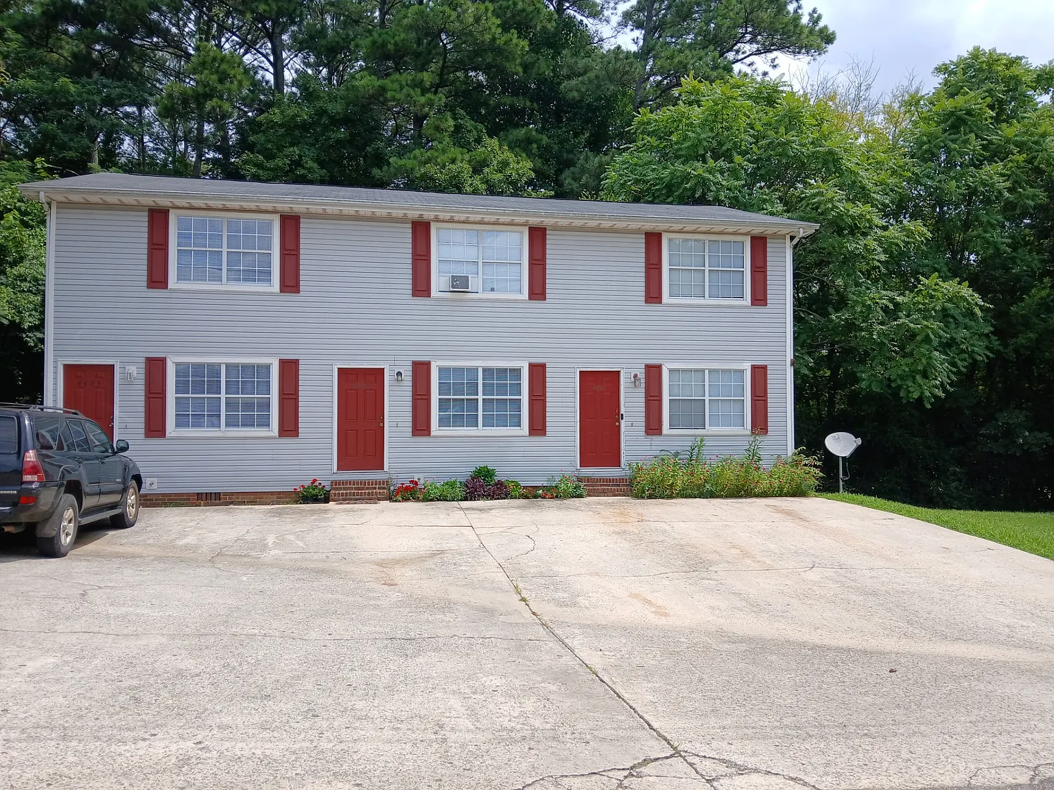 2 bed, 1.5 bath, $995 — Photo 1