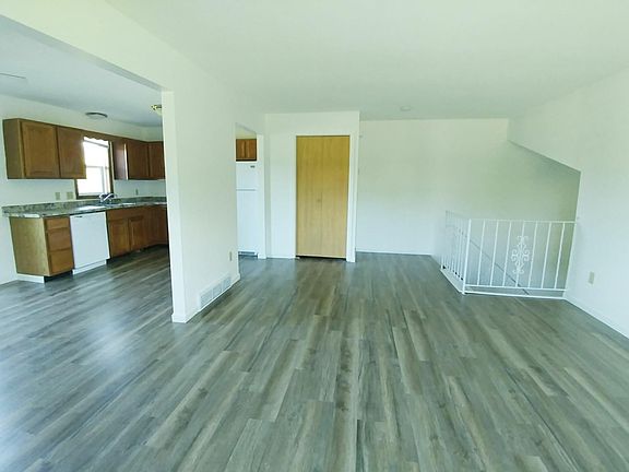 5th image of 12481 Tyler St NE