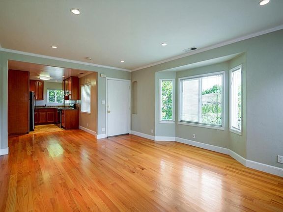 5th image of 1357 Park Dr #C