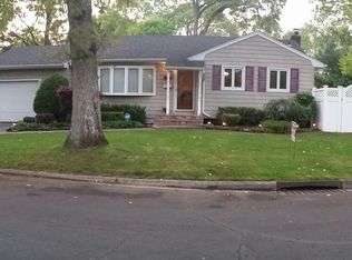 91 Hale Rd, North Babylon, NY 11703