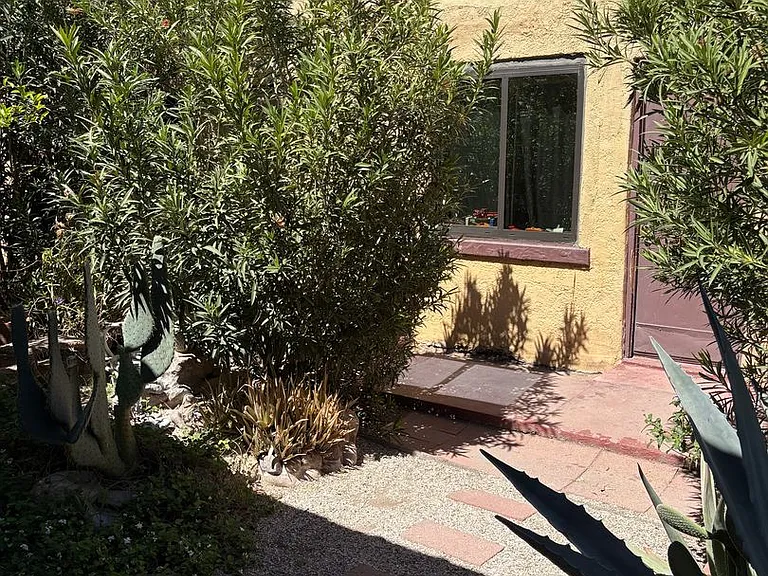 2245 S 6th Ave — Photo 9