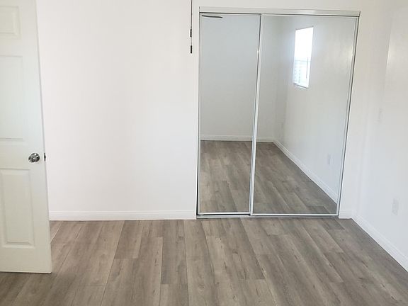 5th image of 1540 1/2 W 58th St