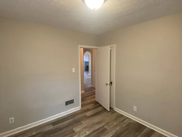1106 Ellsworth Ave — Photo 3