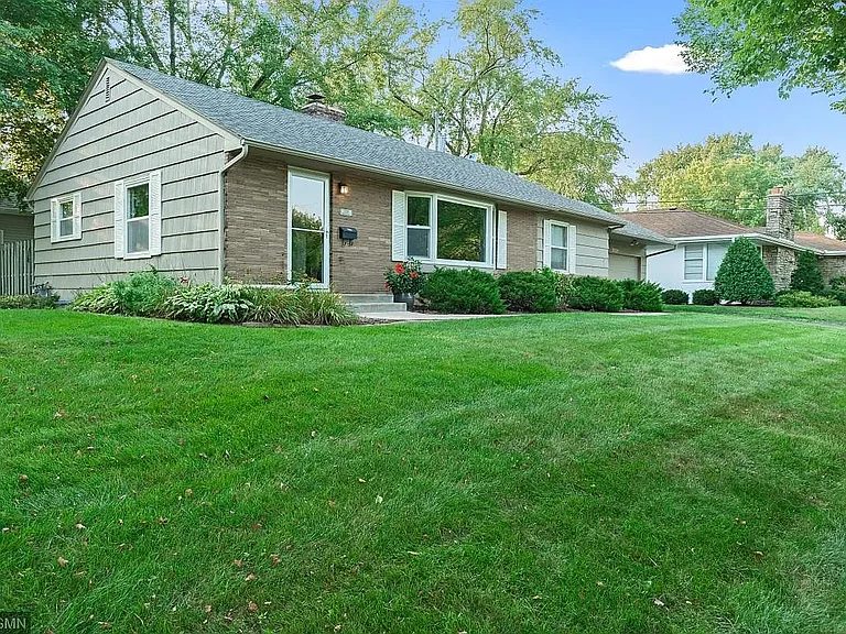 5524 Warwick Pl — Photo 2